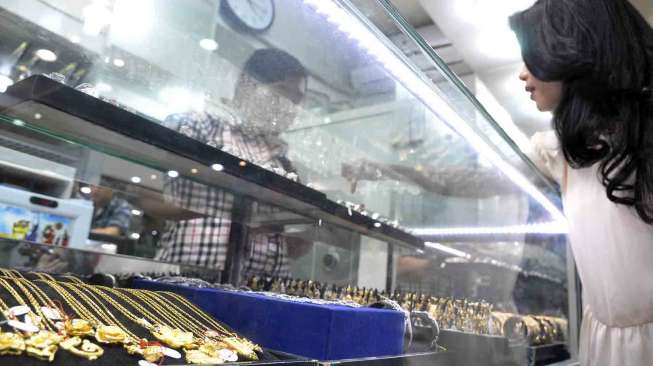 Sentra penjualan emas, Permata Cikini di Jalan Pegangsaan Barat,  Jakarta, Sabtu (15/2). [MATAMATA/ Adrian Mahakam]