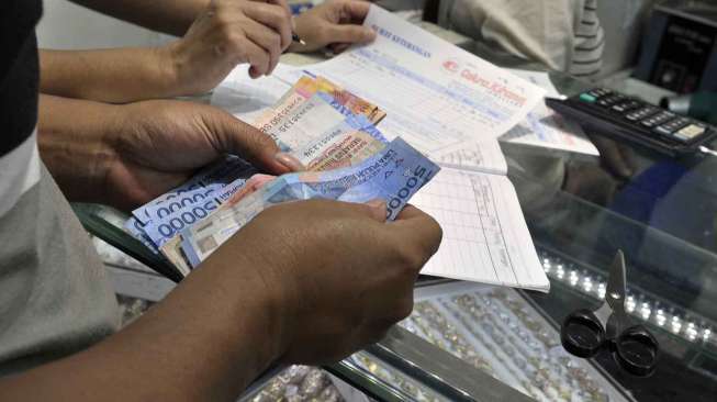 Sentra penjualan emas, Permata Cikini di Jalan Pegangsaan Barat,  Jakarta, Sabtu (15/2). [MATAMATA/ Adrian Mahakam]