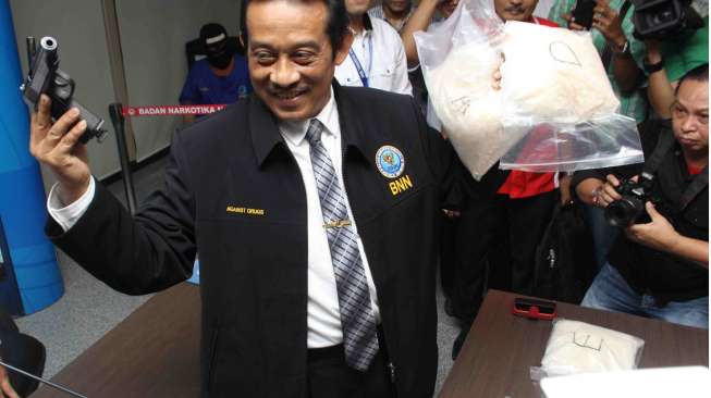 Badan Narkotika Nasional (BNN) menggelar barang bukti sabu yang berasal dari   Guangzhou, Cina, di Jakarta, Senin (17/2). Sabu tersebut memiliki kualitas dan harga lebih mahal dari sabu asal India. [MATAMATA/Bowo Raharjo]