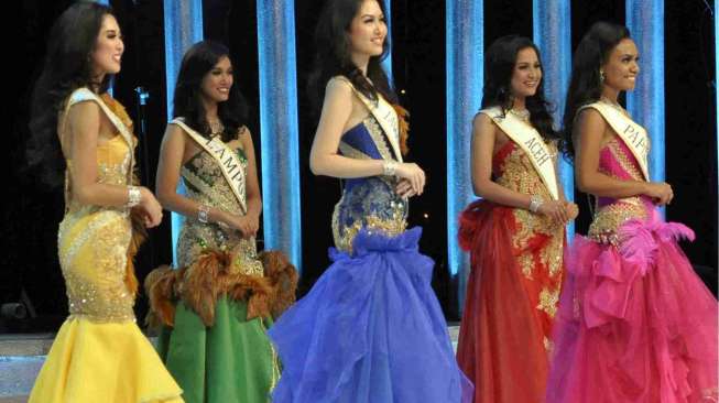 Malam puncak kontes Miss Indonesia 2014 di Jakarta, Senin (17/2). [MATAMATA/Adrian Mahakam]