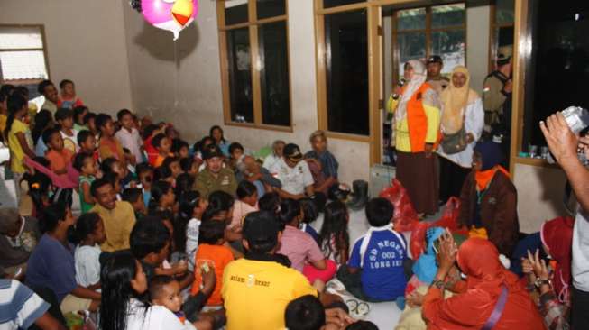 Dokter sampai Guru Dikerahkan untuk Obati Trauma Pengungsi Gunung Kelud