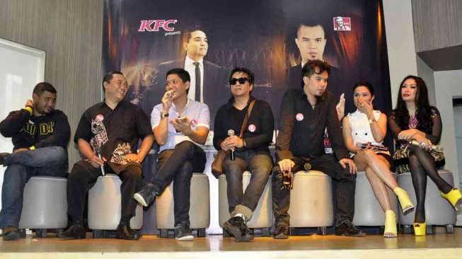 Peluncuran album kompilasi adu bintang 2 di Jakarta, Rabu (19/2). [MATAMATA/Adrian Mahakam]