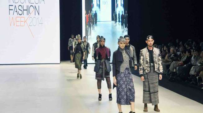 Pembukaan Indonesia Fashion Week 2014 di Jakarta, Kamis (20/2). [MATAMATA/Adrian Mahakam]