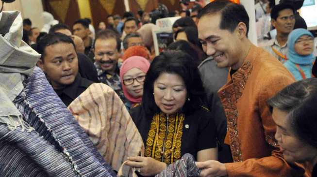 Pembukaan Indonesia Fashion Week 2014 di Jakarta, Kamis (20/2). [MATAMATA/Adrian Mahakam]