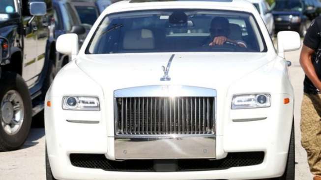 Bolak-balik Naik Rolls Royce, Gaya Pilihan Jamie Foxx