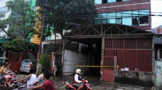 Pabrik Plastik Terbakar, Karyawan Lompat dari Lantai Tiga