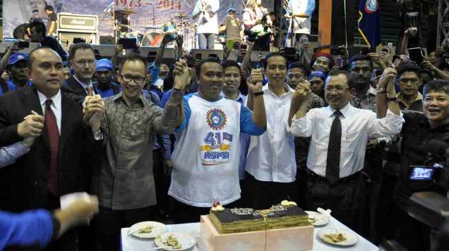 Gubernur DKI Jakarta, Jokowi hadir dalam acara ulang tahun Serikat Pekerja Seluruh Indonesia (SPSI) ke 41 di Istora Senayan, Jakarta, Selasa (25/2). [MATAMATA/ Adrian Mahakam]