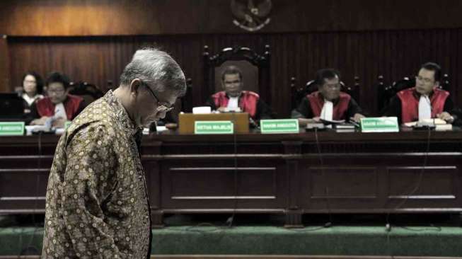 Nota Keberatan, Akil Pertanyakan Peran Mahfud MD 