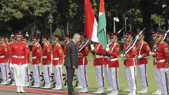 Presiden Susilo Bambang Yudhoyono menerima kunjungan kenegaraan Perdana Menteri Palestina Rami Hamdallah di Istana Merdeka, Jakarta, Jumat (28/2). [Rumgapres/Abror]