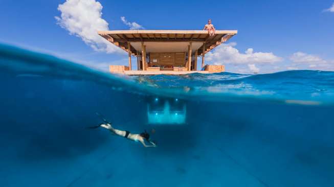 Tidur Bersama Ikan di Laut Tanzania