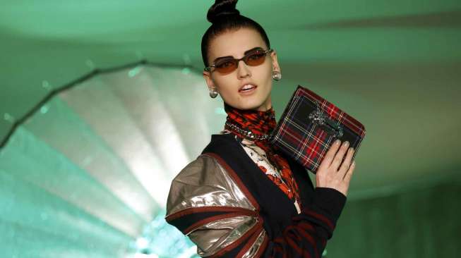 Paris Fashion Week Hadirkan Model Bertubuh Kerdil