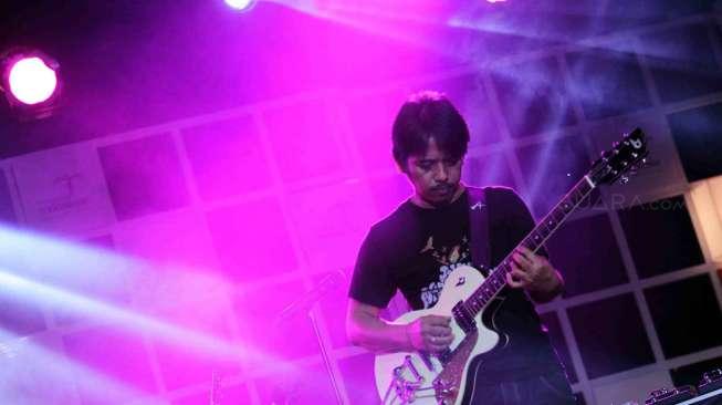 Guru Gitar Pertama Dewa Budjana Seorang Kuli Bangunan