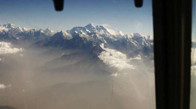 Mulai April, Nepal Wajibkan Pendaki Everest Pikul 8 Kg Sampah