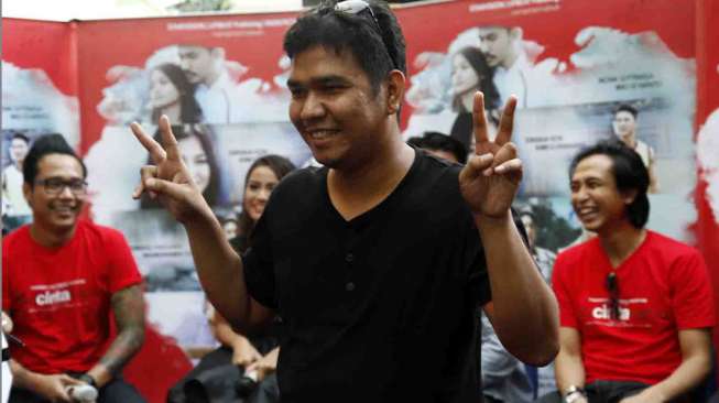 Fajar Bustomi  di sela acara konferensi pers film 'Aku Cinta Kamu' di Epicentrum Kuningan, Jakarta, Selasa (4/3). [MATAMATA/Adrian Mahakam]