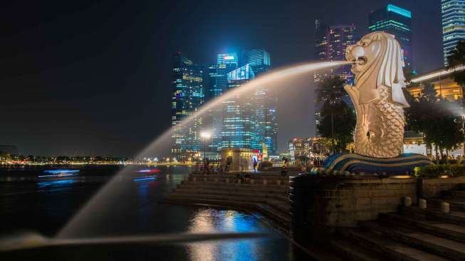 Patung Merlion di Singapura. [Shutterstock]
