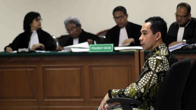 Sembuh dari Sakit, Wawan Hadiri Sidang Perdana