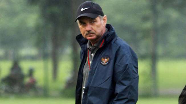 Ini Besarnya Kontrak Alfred Riedl Melatih PSM