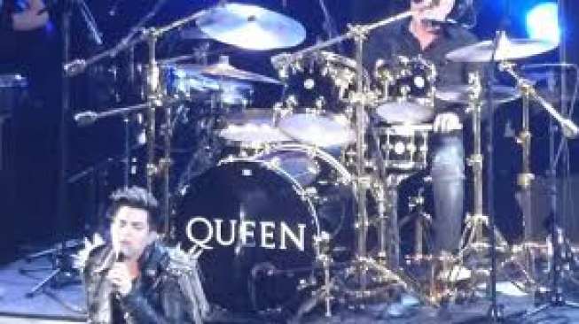 Video: Aksi Adam Lambert Gantikan Freddy Mercury