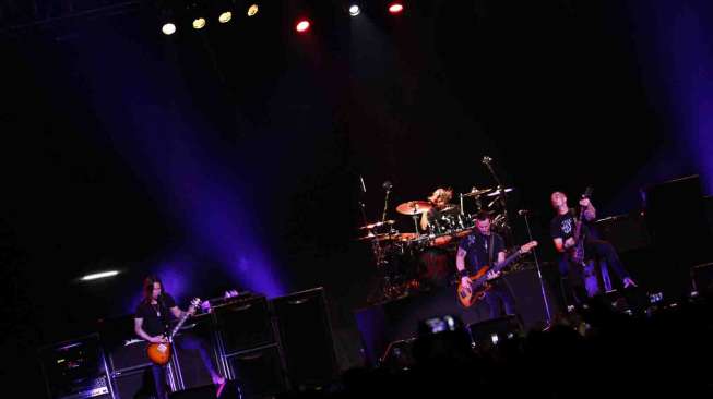 Konser Alter Bridge di Mata Elang International Stadium Ancol, Jakarta, Sabtu (8/3). [suara.com/Adrian Mahakam]