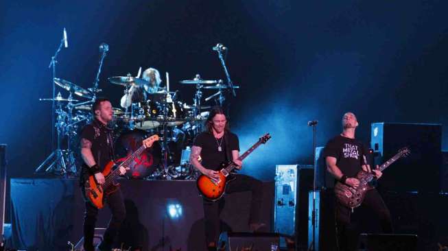 Konser Alter Bridge di Mata Elang International Stadium Ancol, Jakarta, Sabtu (8/3). [suara.com/Adrian Mahakam]