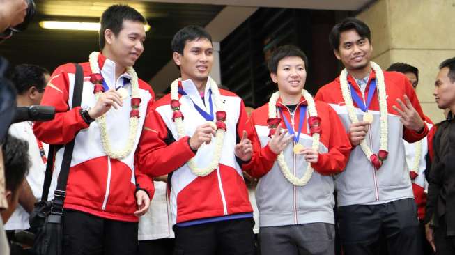 Para Juara All England 2014, Tontowi Ahmad/Liliyana Natsir dan Mohamad Ahsan/Hendra Setiawan. (Humas PBSI)