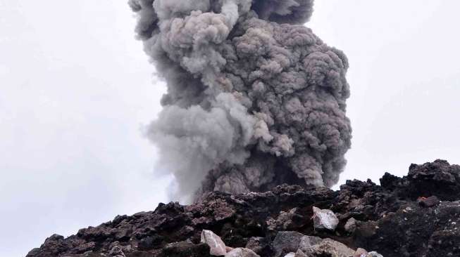 Jumlah Pendaki Merapi Menurun Pascahujan Abu