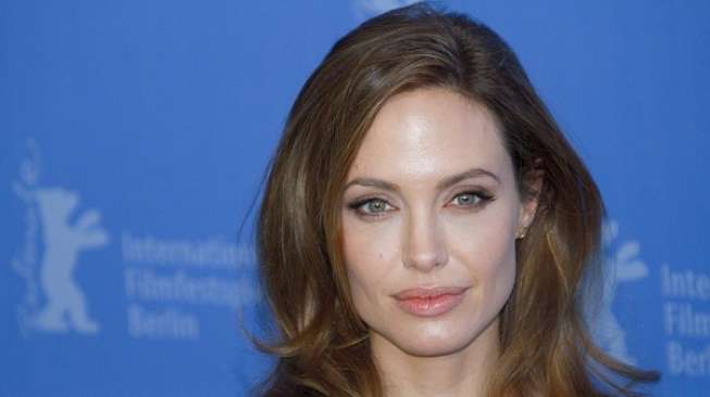 Angelina Jolie Ternyata Pernah Jadi Lesbian