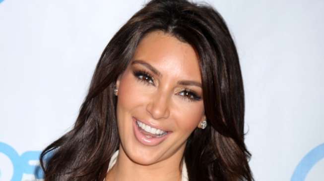 "Selfie" Menantang Kim Kardashian