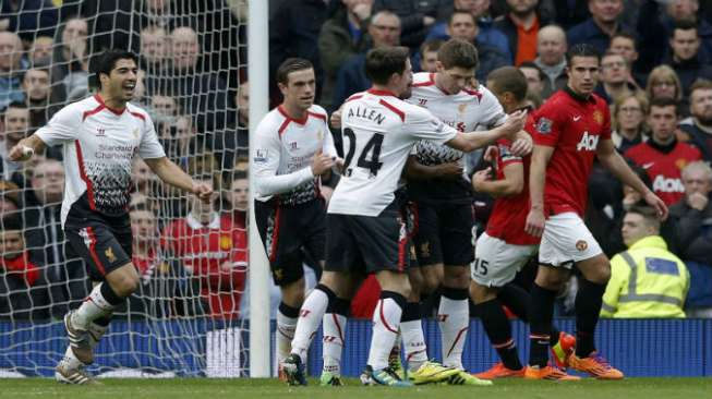 Kapten The Reds Steven Gerrard rayakan golnya ke gawang MU [Reuters/Phil Noble]