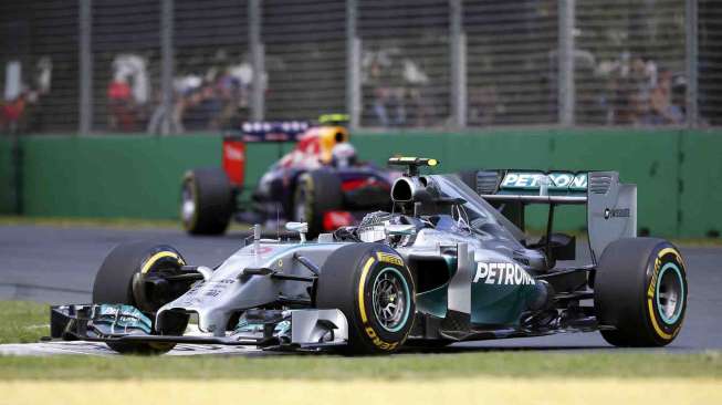 Pembalap F1 Nico Rosberg asal Jerman di F1 GP Australia, di Sirkuit Albert Park, Melbourne, Minggu (16/3). [  Reuters/Brandon Malone] 