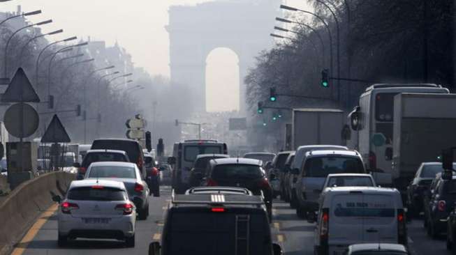 Paris Diterjang Polusi, Penggunaan Mobil Pribadi Dibatasi