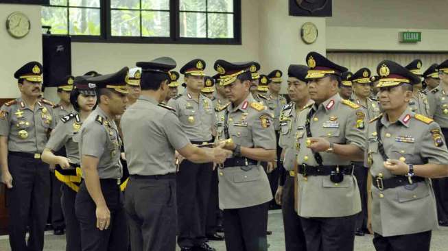 Upacara Serah terima jabatan Kapolda Metro Jaya di Gedung Rupatama Markas Besar Kepolisian RI Jakarta, Selasa (18/3). Irjen. Pol. DRS. Dwi Prayitno menggantikan Irjen. Pol. DRS. Putut Bayu Seno selaku Kapolda Metro Jaya. [suara.com/Adrian Mahakam]