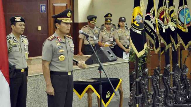 Upacara Serah terima jabatan Kapolda Metro Jaya di Gedung Rupatama Markas Besar Kepolisian RI Jakarta, Selasa (18/3). Irjen. Pol. DRS. Dwi Prayitno menggantikan Irjen. Pol. DRS. Putut Bayu Seno selaku Kapolda Metro Jaya. [suara.com/Adrian Mahakam]