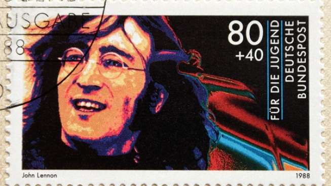 89 Koleksi Pribadi John Lennon Dilelang