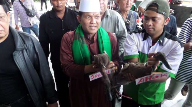 Kecewa Berat Pada Jokowi, Forum Betawi Bawa Dua Ekor Bebek ke KPK