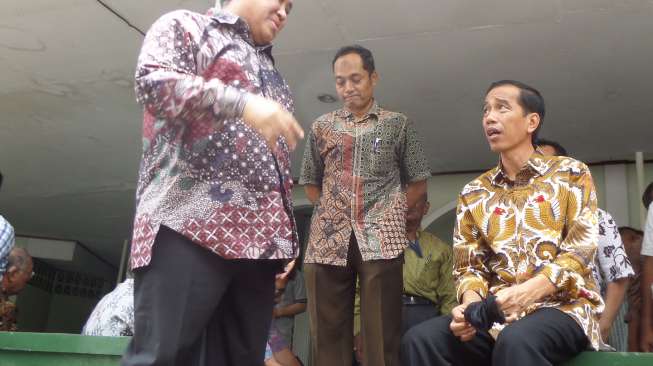 Ada Apa Tiba-tiba Muhammadiyah Tunjuk Jokowi Jadi Imam Salat?