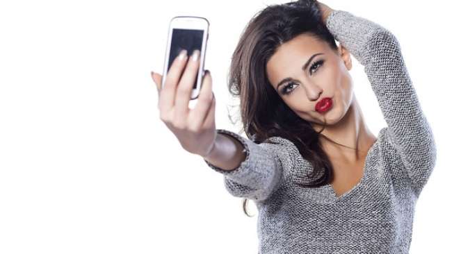 Awas, Ini Risiko Sering Ngedit Foto Selfie untuk Kesehatan Mental