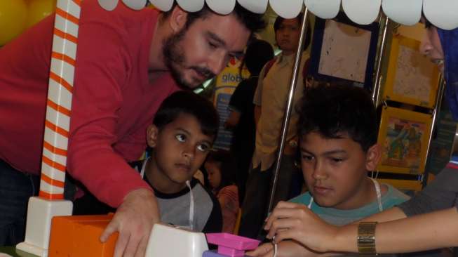 Jono "Gugun Blues Shelter" Kerepotan Urus Anak Sendiri