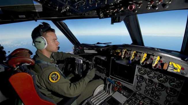 Letnan Russel Adams, pilot Royal Australian Air Force yang bertugas mencari serpihan pesawat Malaysia Airlines MH370. [ Reuters/Jason Reed] 