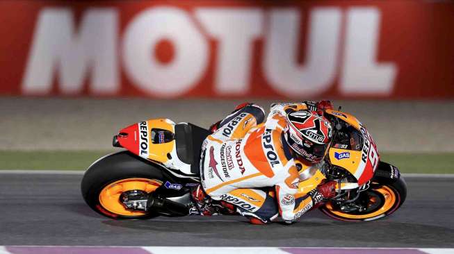 Pembalap Honda MotoGP Marc Marquez di MotoGP Qatar Grand Prix, di sirkuit Losail International, di Doha, Qatar (23/3). [Reuters/Stringer]