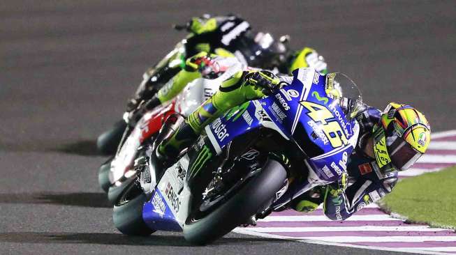 Pembalap Yamaha Valentino Rossi di MotoGP Qatar Grand Prix, di sirkuit Losail International, di Doha, Qatar (23/3). [Reuters/Stringer]