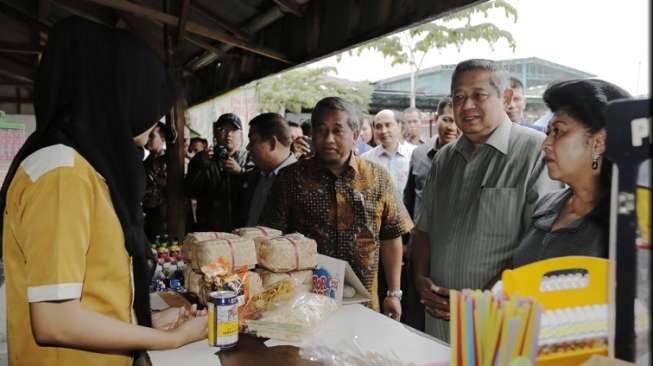 Penjaga Kios Makanan Kaget Dapat Beasiswa dari SBY