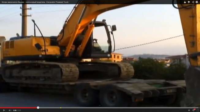 Video: Jenius, Cara Lelaki Ini Dorong Truk Mogok