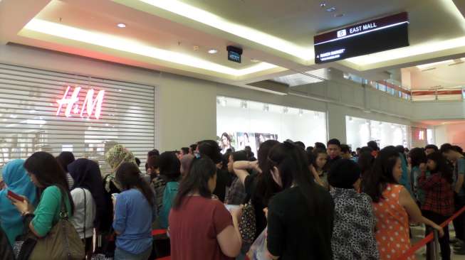 Ratusan Penggemar H&M 'Berebut' Voucher 