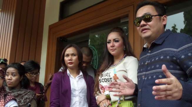 Farhat Abbas Ucapkan "Salam Harta" kepada Nia Daniati