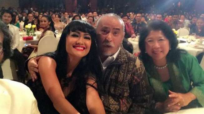 Aksi "Selfie" Jupe, Nirina Zubir dan Ibu Menteri 