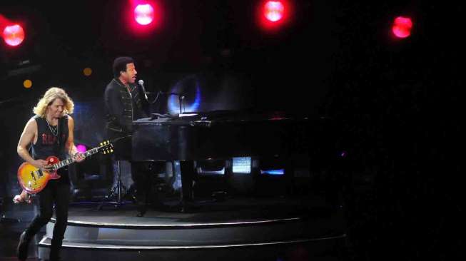 Lionel Richie Sihir Sekuriti bikin "Flashmob" di Glastonbury