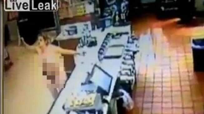 Bertelanjang Dada, Seorang Perempuan Mengamuk di Restoran Cepat Saji