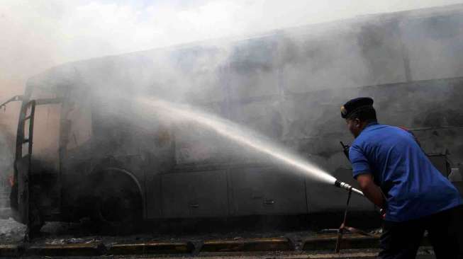 Foto: Bus Transjakarta Terbakar 