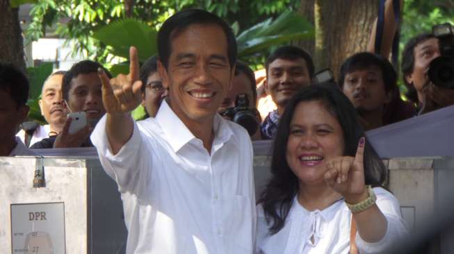 Joko Widodo usai mencoblos di TPS 27 Menteng, Jakarta, Rabu (9/4). [suara.com/Bagus Santosa]